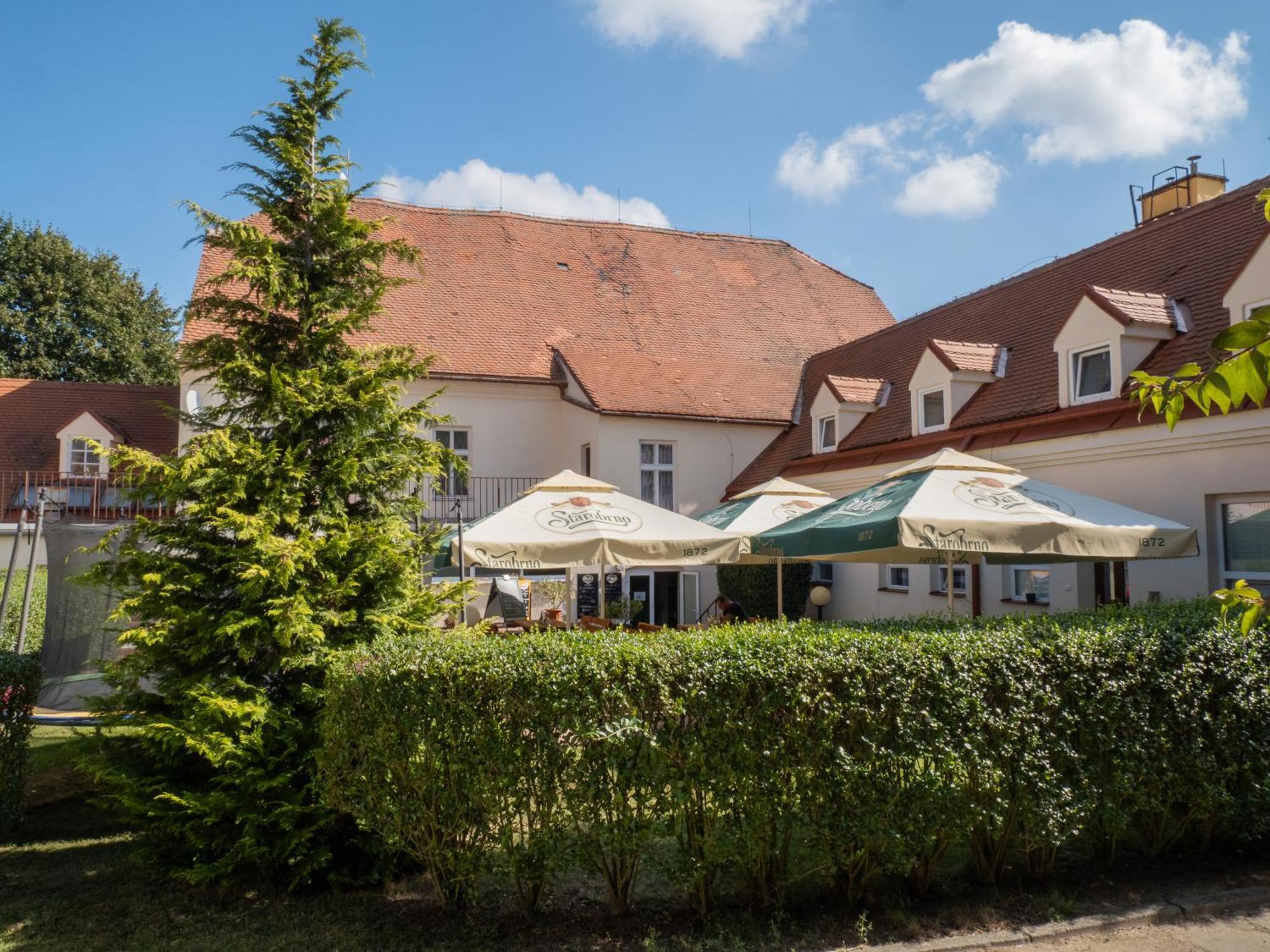 Hotel Club Vranovská Ves Exteriör bild