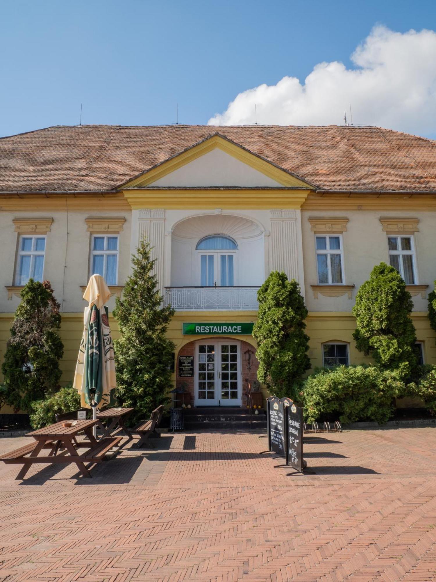 Hotel Club Vranovská Ves Exteriör bild